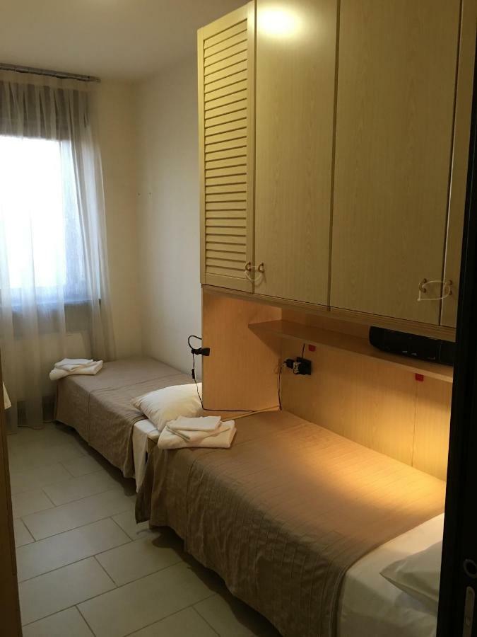 Suite Carpiano Melegnano Bagian luar foto